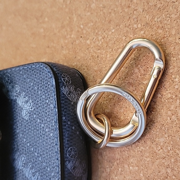 NWT Coach Horse 🐎 and Buggy Blue snapped pouch with keychain and hook - Picture 3 of 8